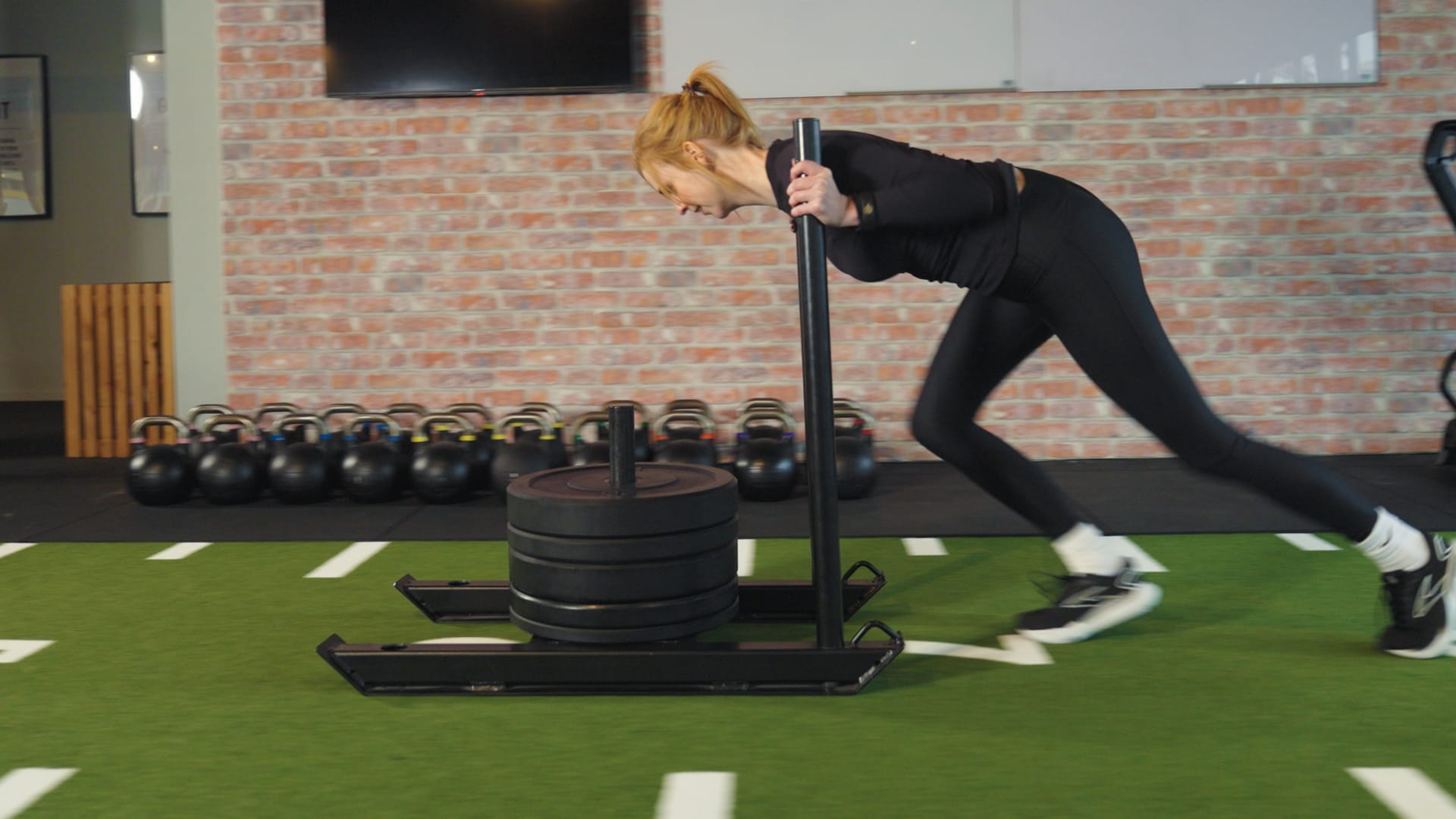 V2 Traing club .00_00_28_02.Still014