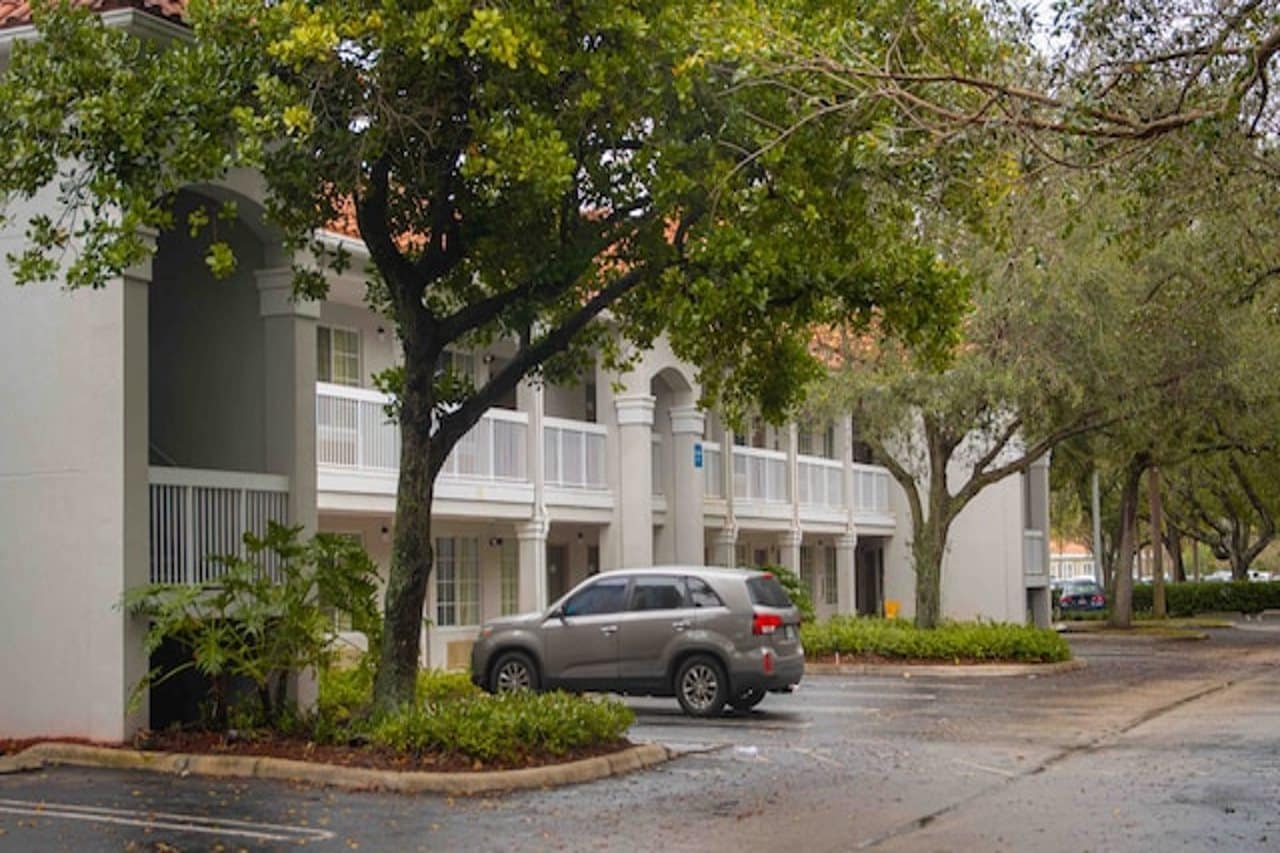 aHR0cHM6Ly9ob3RlbGltYWdlcy5zdW5ob3RlbHMubmV0L0hvdGVsSW5mby9ob3RlbEltYWdlRnVsbC5hc3B4P2lkPTQwNTgyNTc1