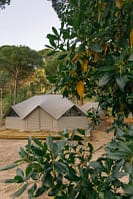 bell-tent-family-wecamp-lescala-punta-mila
