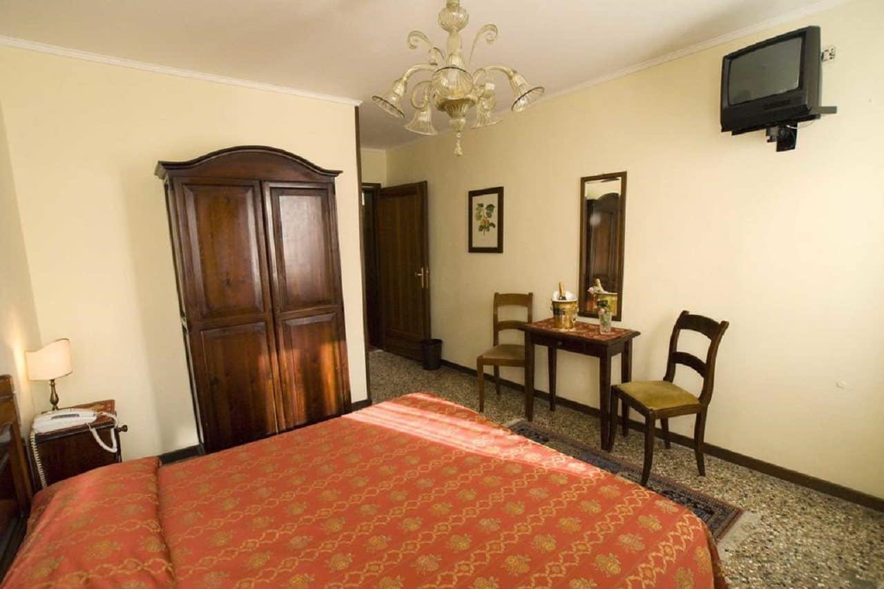 aHR0cHM6Ly9ob3RlbGltYWdlcy5zdW5ob3RlbHMubmV0L0hvdGVsSW5mby9ob3RlbEltYWdlRnVsbC5hc3B4P2lkPTEwNjMxNDI1