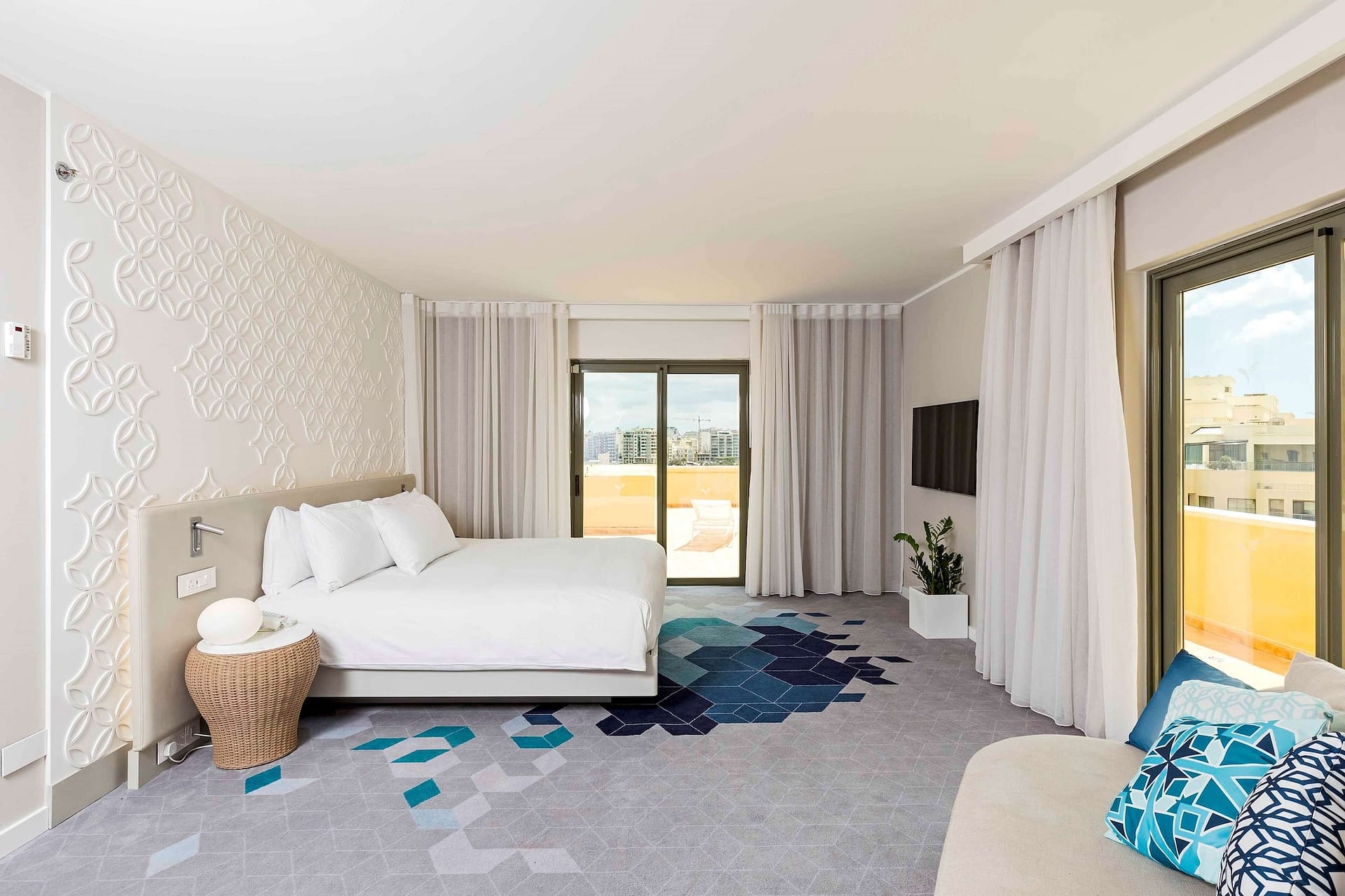 aHR0cHM6Ly9ob3RlbGltYWdlcy5zdW5ob3RlbHMubmV0L0hvdGVsSW5mby9ob3RlbEltYWdlLmFzcHg_aWQ9MzAxOTU4MzU