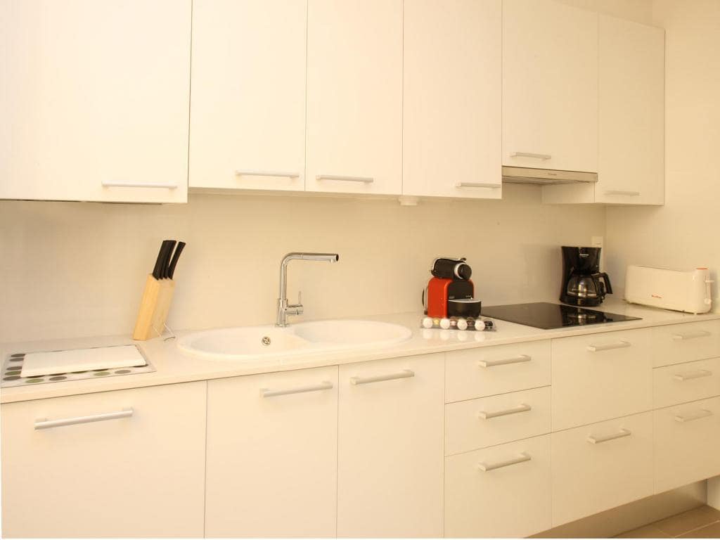 aHR0cDovL3Bob3Rvcy5ob3RlbGJlZHMuY29tL2dpYXRhL3hsLzE0LzE0MjkzMy8xNDI5MzNhX2hiX2FfMDM0LmpwZw