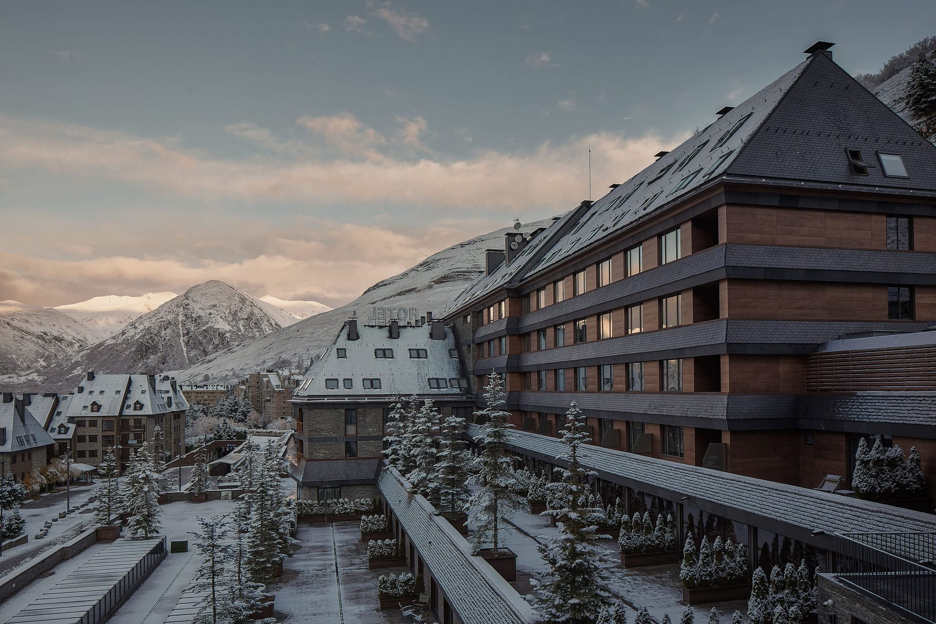 aHR0cHM6Ly9iMmRtYy53Mm0udHJhdmVsL2ltYWdlcy91cGxvYWQvaG90ZWxzLzM5OTk3LzEuanBn