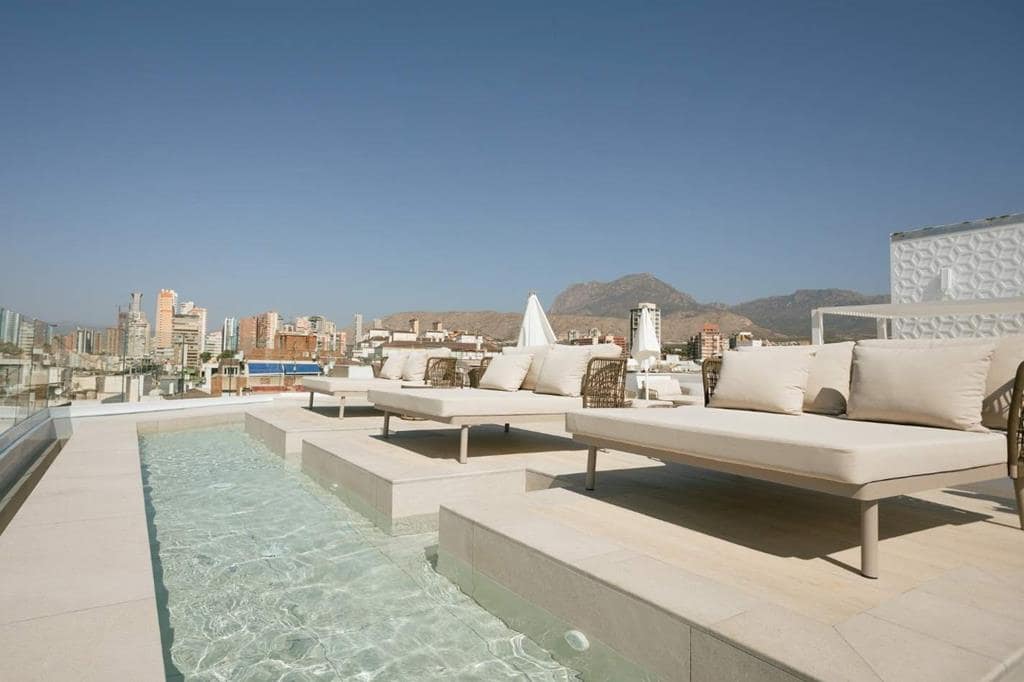 aHR0cHM6Ly9tZWRpYS50dWljb250ZW50Lm5sLzFEOC8xRDg4RjU2MDBBRTg3RjA1NjIyMDJDQjNGQzcwMEJBMS5qcGc