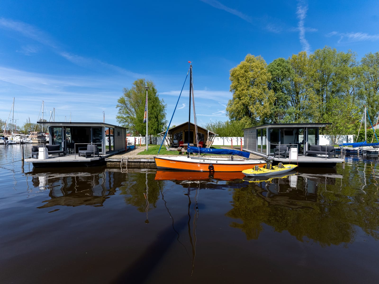 houseboat-heeg-jachthaven-heeg-huren-houseboat