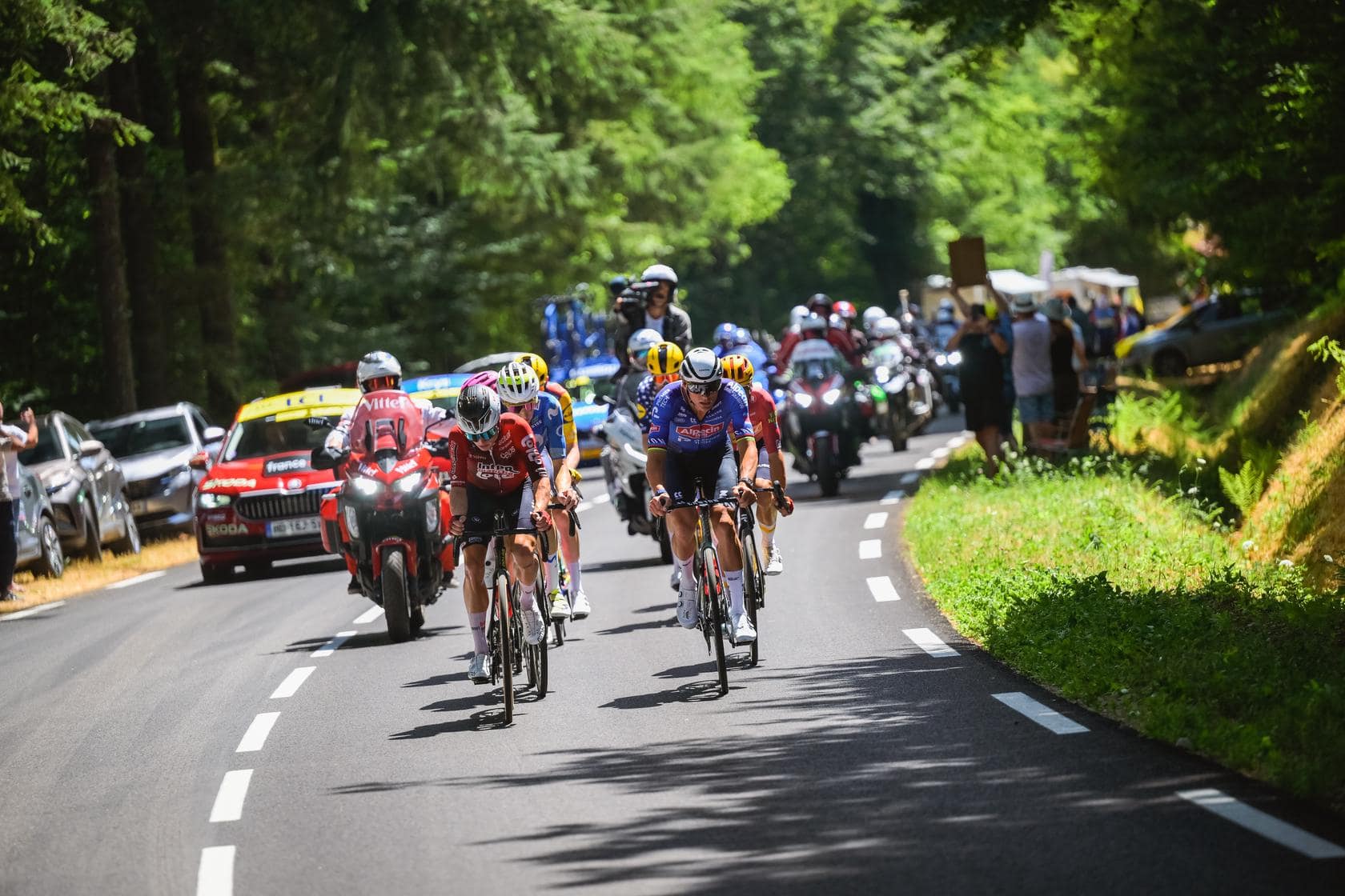 De vluchtersgroep vroeg in de etappe 9 naar Ussel, Tour de France 2026