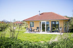 terras-grasveld-Villabungalow-openhaard-Tjermelan-Terschelling