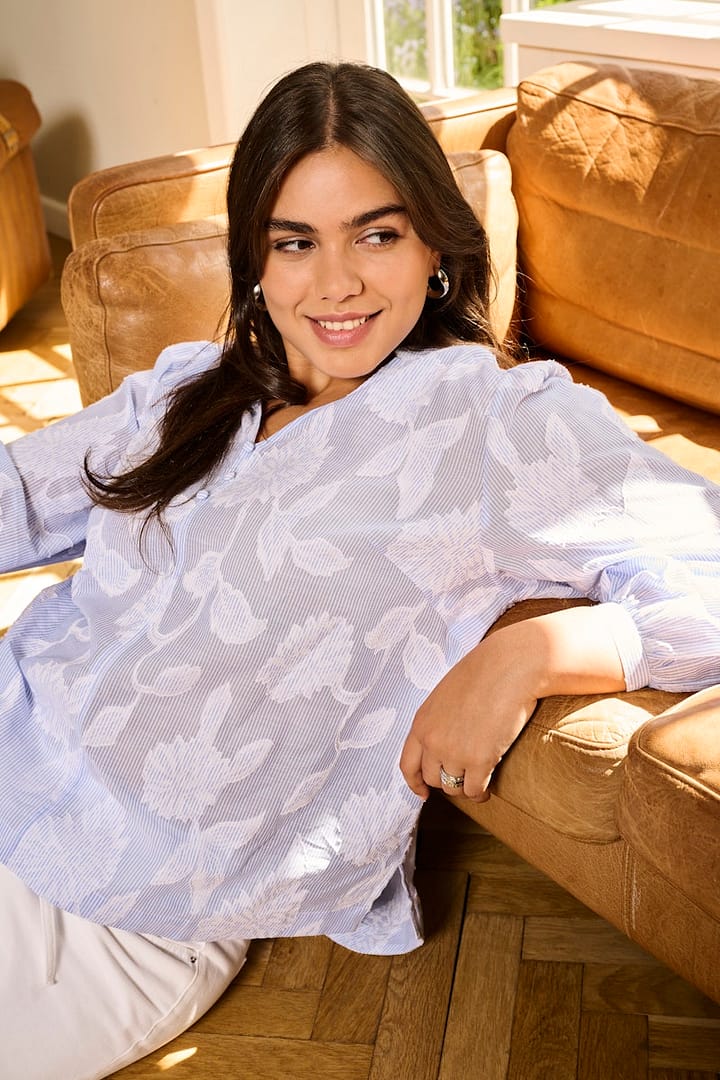 ONLY-CARMAKO_spring_summer_2026_medium_250515_04_CARMAKOMA_COLL_1_15365424_15369495_15346060_1606