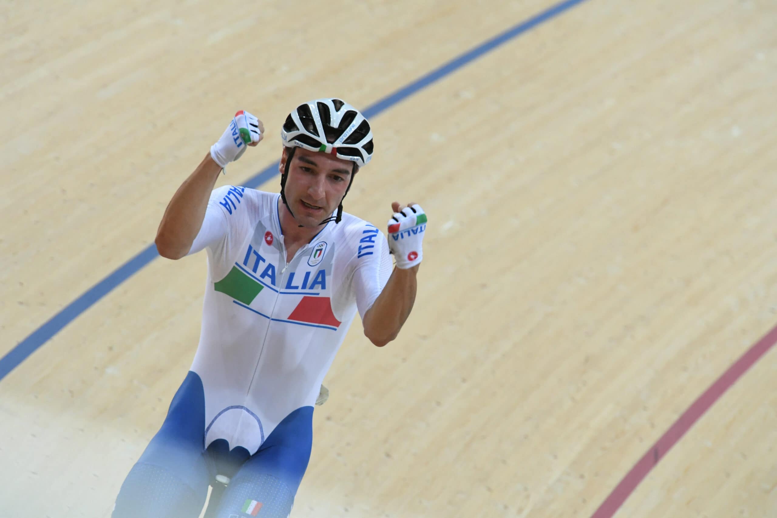 Grazie Elia: Viviani hangt fiets aan de wilgen