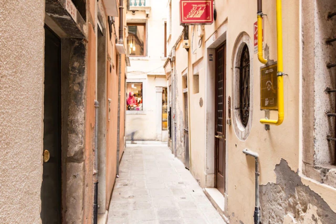 aHR0cHM6Ly9ob3RlbGltYWdlcy5zdW5ob3RlbHMubmV0L0hvdGVsSW5mby9ob3RlbEltYWdlRnVsbC5hc3B4P2lkPTExMDM0MTgx