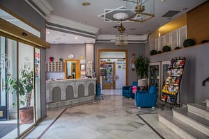 aHR0cDovL3Bob3Rvcy5ob3RlbGJlZHMuY29tL2dpYXRhL3hsLzA4LzA4MDE5NS8wODAxOTVhX2hiX2xfMDE4LmpwZw