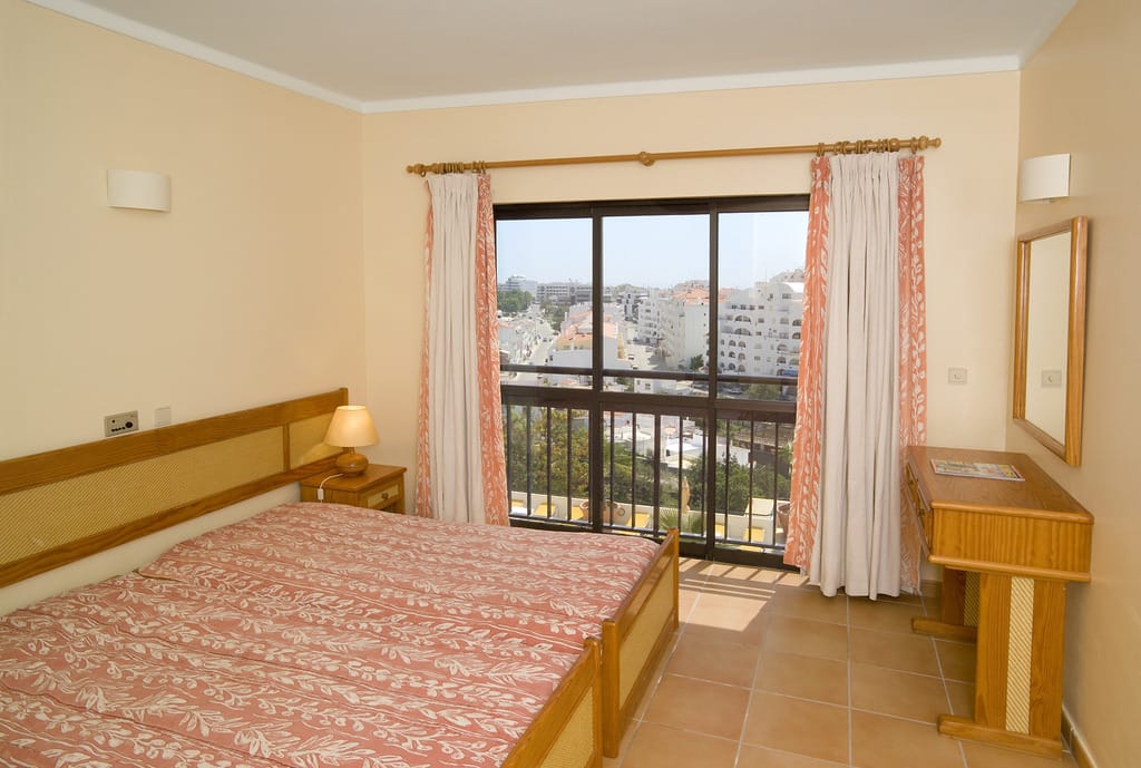 aHR0cDovL3Bob3Rvcy5ob3RlbGJlZHMuY29tL2dpYXRhL3hsLzAwLzAwMzAzNS8wMDMwMzVhX2hiX3dfMDAxLmpwZw