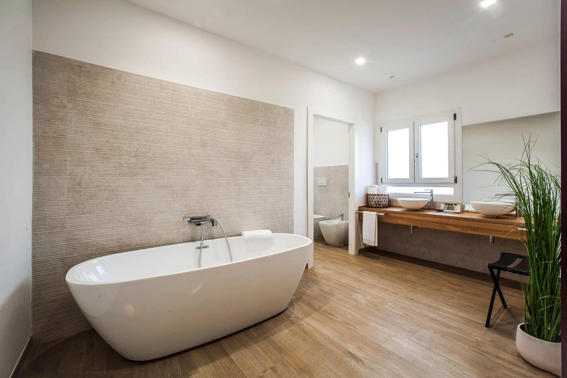 aHR0cHM6Ly9ob3RlbGltYWdlcy5zdW5ob3RlbHMubmV0L0hvdGVsSW5mby9ob3RlbEltYWdlLmFzcHg_aWQ9MzkzOTYyODQ