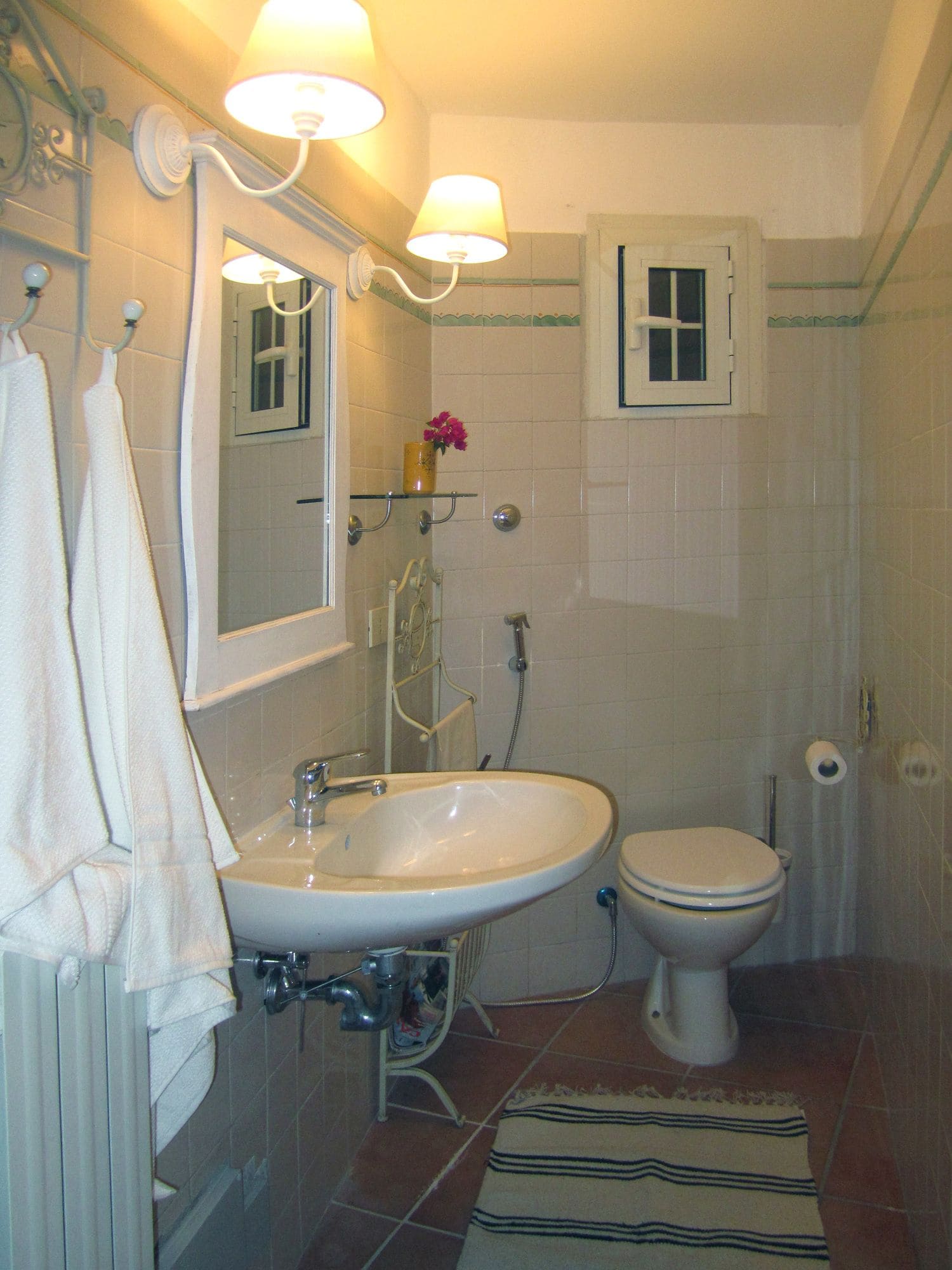 aHR0cHM6Ly9ob3RlbGltYWdlcy5zdW5ob3RlbHMubmV0L0hvdGVsSW5mby9ob3RlbEltYWdlRnVsbC5hc3B4P2lkPTk5NTg0OTU