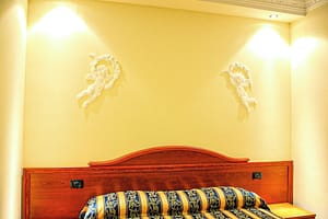 aHR0cHM6Ly9ob3RlbGltYWdlcy5zdW5ob3RlbHMubmV0L0hvdGVsSW5mby9ob3RlbEltYWdlLmFzcHg_aWQ9ODExODkzMTg