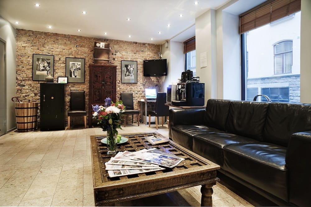 2585c18f9738748a3e04b1eef8bc33a9