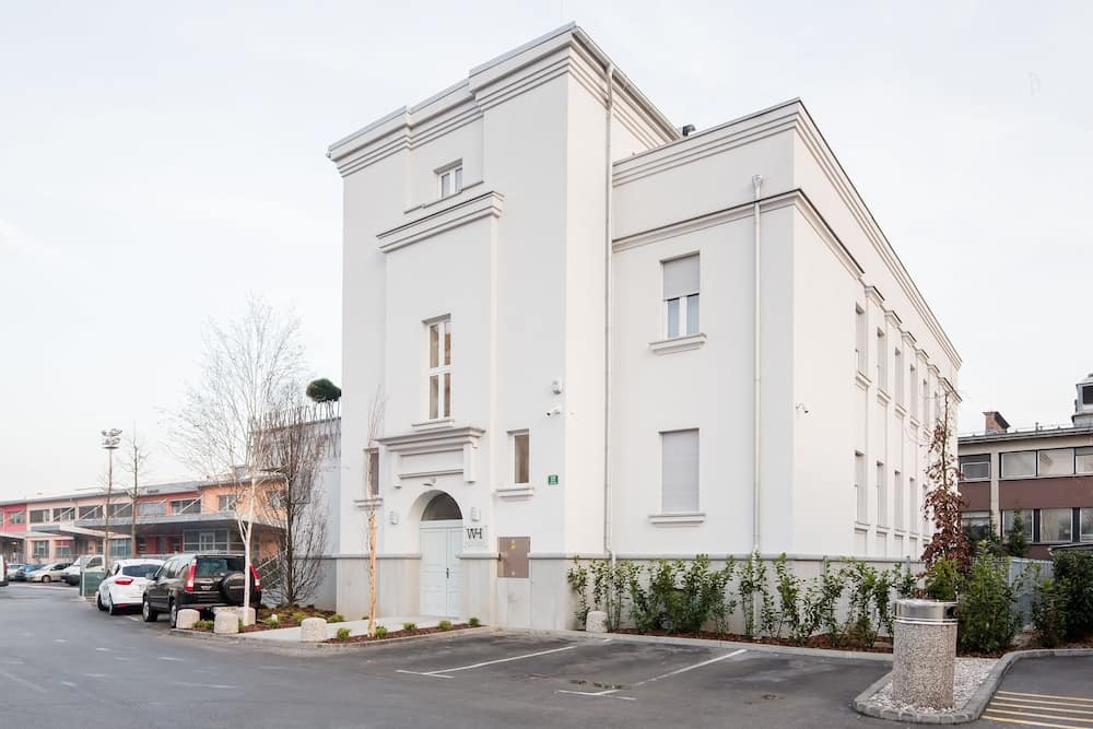 bf5548dc65ff1ee3a89eeeb2818c8f01