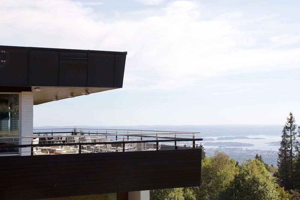 42e3961fb89c4fb8e6c1fa83397ca895