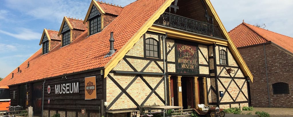 Tijdens je toertocht in de Mini Cabriolet kom je genoeg museums tegen.