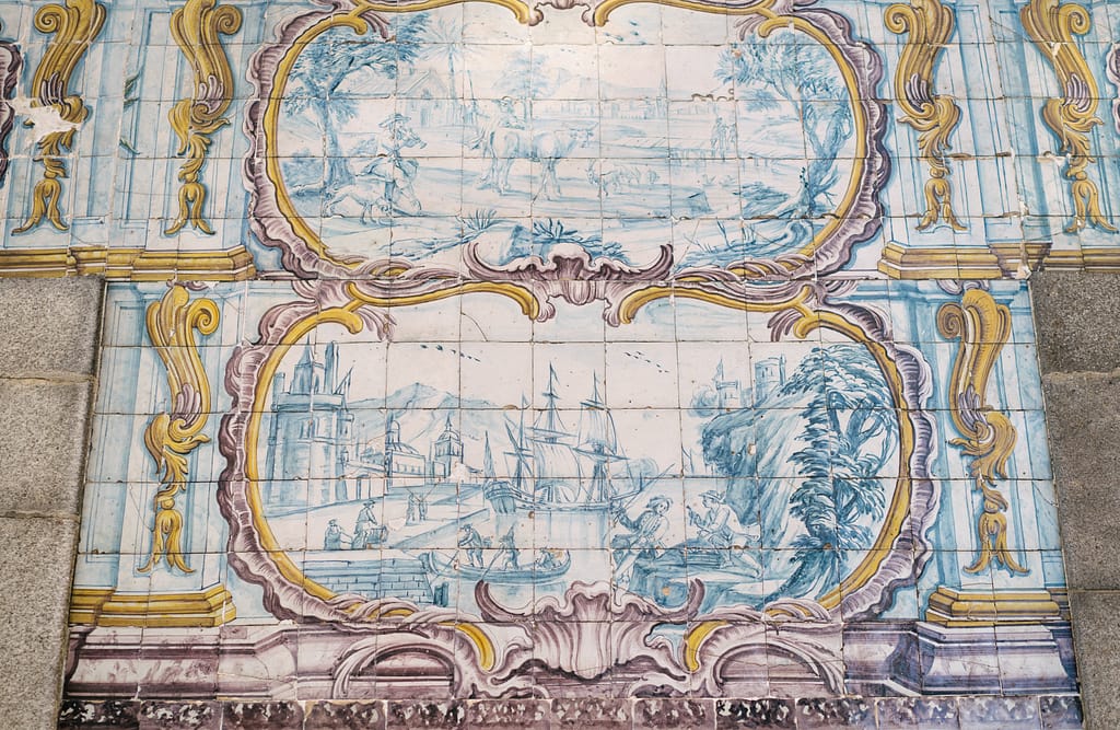 De hal van het treinstation Estacão de São Bento in Porto