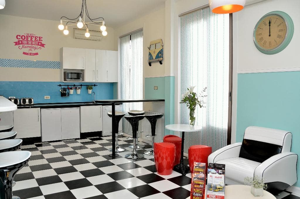 aHR0cDovL3Bob3Rvcy5ob3RlbGJlZHMuY29tL2dpYXRhL3hsLzY5LzY5NzU2MS82OTc1NjFhX2hiX2xfMDAzLmpwZw