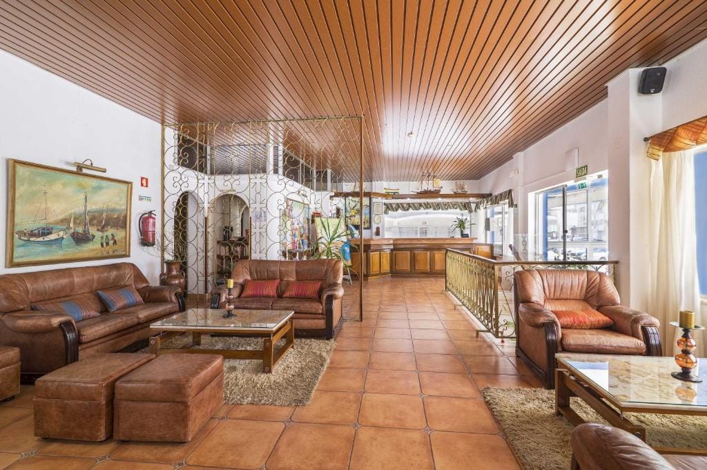 aHR0cDovL3Bob3Rvcy5ob3RlbGJlZHMuY29tL2dpYXRhL3hsLzAwLzAwMDc3OC8wMDA3NzhhX2hiX2xfMDAyLmpwZw