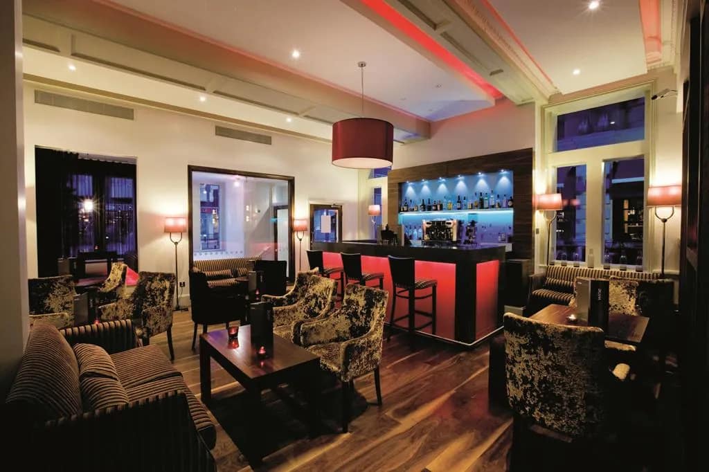 aW1hZ2VzLXR3ZC13aGl0ZWxhYmVsLXByZC90dWkvYUhSMGNITTZMeTl0WldScFlTNTBkV2xqYjI1MFpXNTBMbTVzTHpnd1JTODRNRVZDTVRBd1FURkNNelUyUTBNeU1VRXlOa0pFT1RBek9UZENRVVU1TVM1cWNHYw