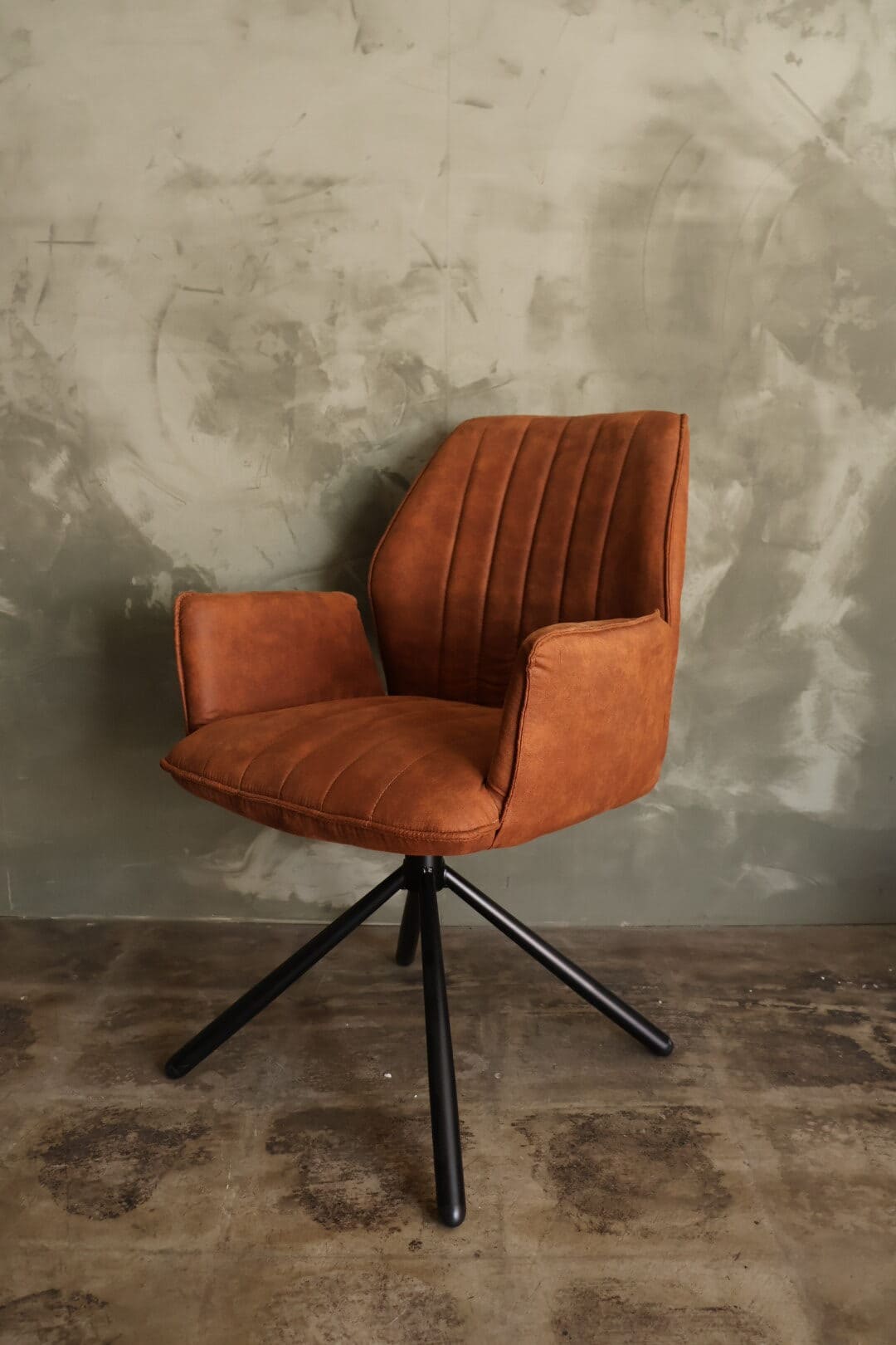 Draaibare eetkamerstoel Nina cowboy cognac