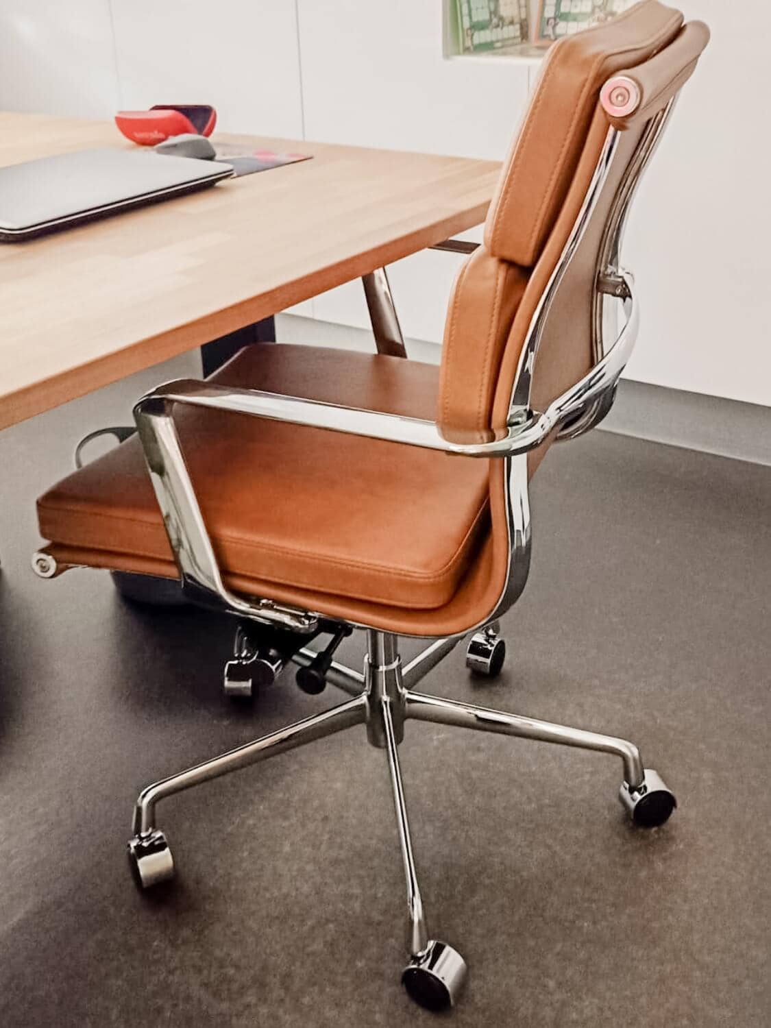 Premium Lowback Softpadding Office Chairs Feel the vibe 3