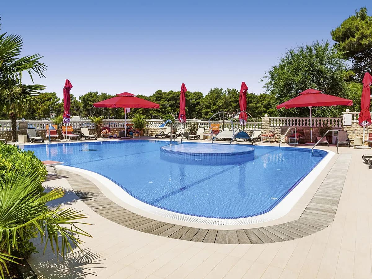 aW1hZ2VzLXR3ZC13aGl0ZWxhYmVsLXByZC9hbGx0b3Vycy9VMUJWTVRFME1Ea3VhbkJu