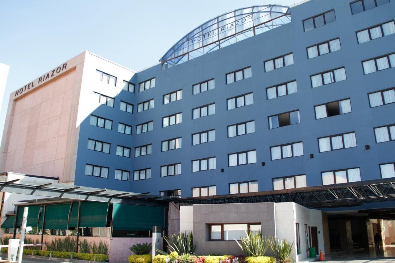 aHR0cHM6Ly9ob3RlbGltYWdlcy5zdW5ob3RlbHMubmV0L0hvdGVsSW5mby9ob3RlbEltYWdlRnVsbC5hc3B4P2lkPTc4MjE0Njcw