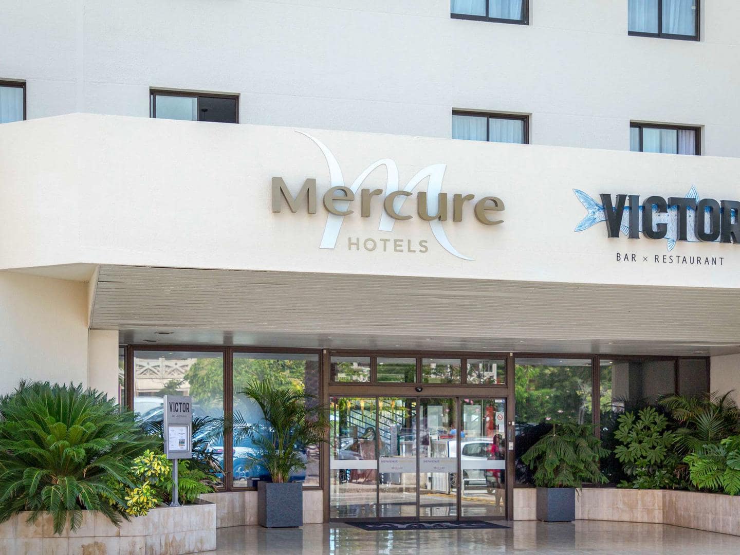 https://all.accor.com/1055