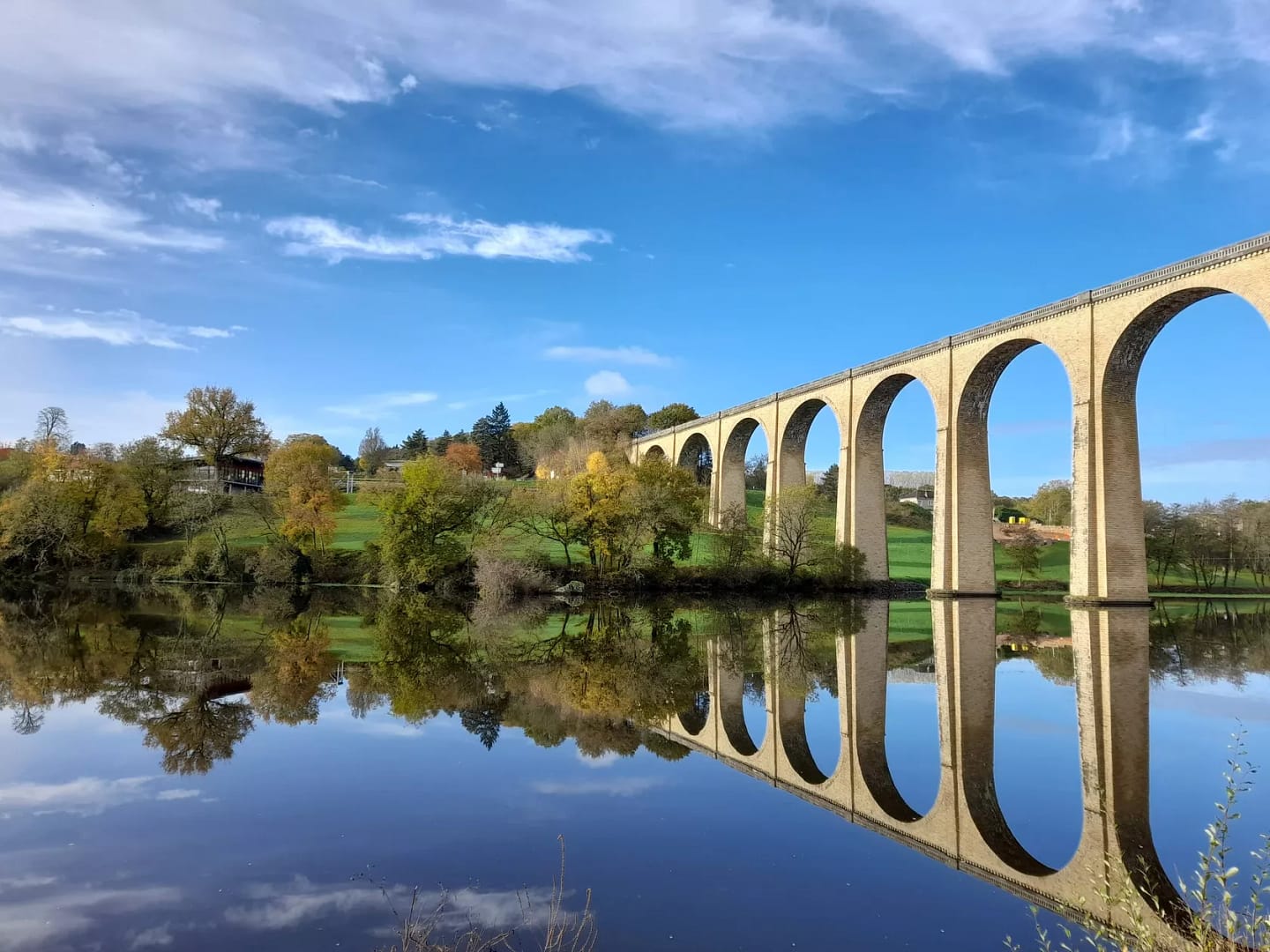 4602f5a937221e7a8cfe7d34d1c1d01b