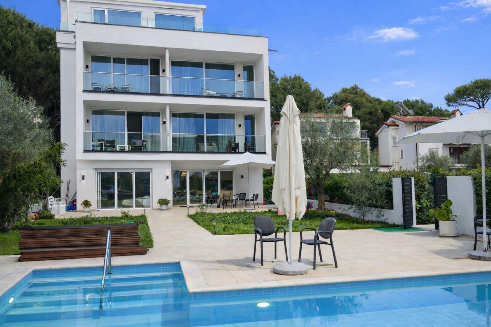 L1E13580A1W1600H1066