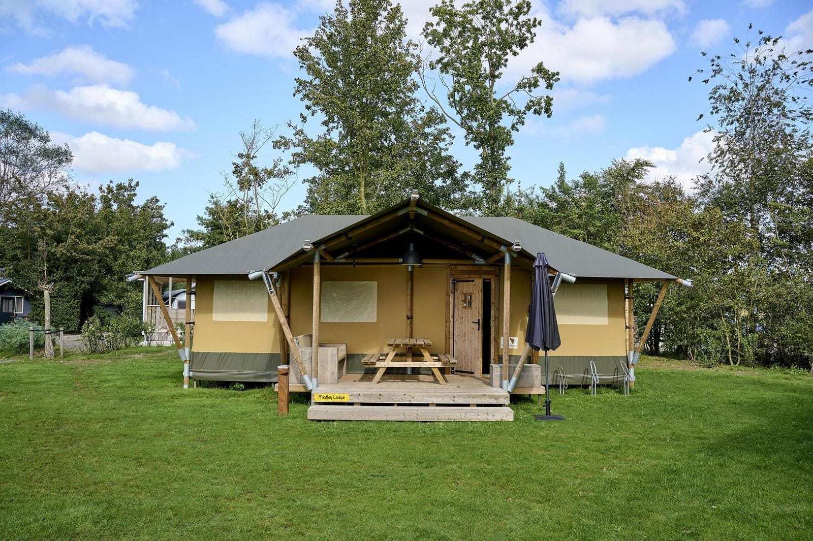 cover_Medley_Lodge-vooraanzicht-Aqua_Centrum__7_