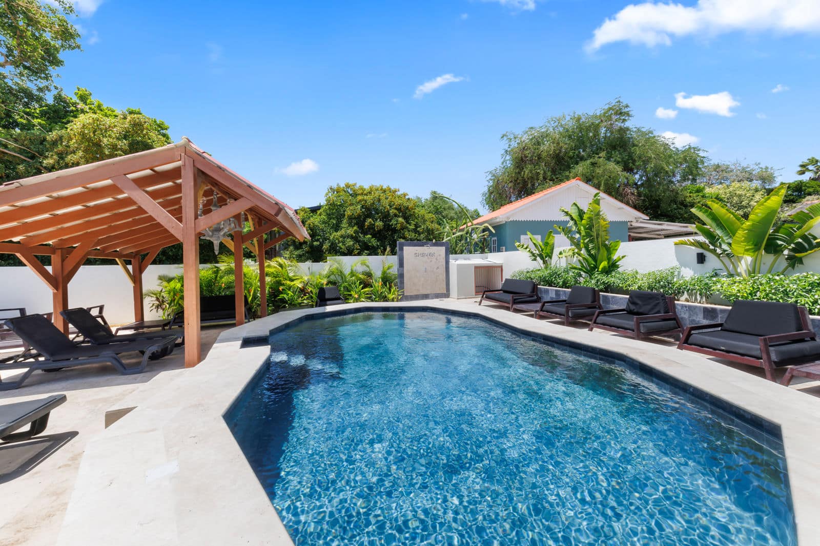 L1E13499A1W1600H1066