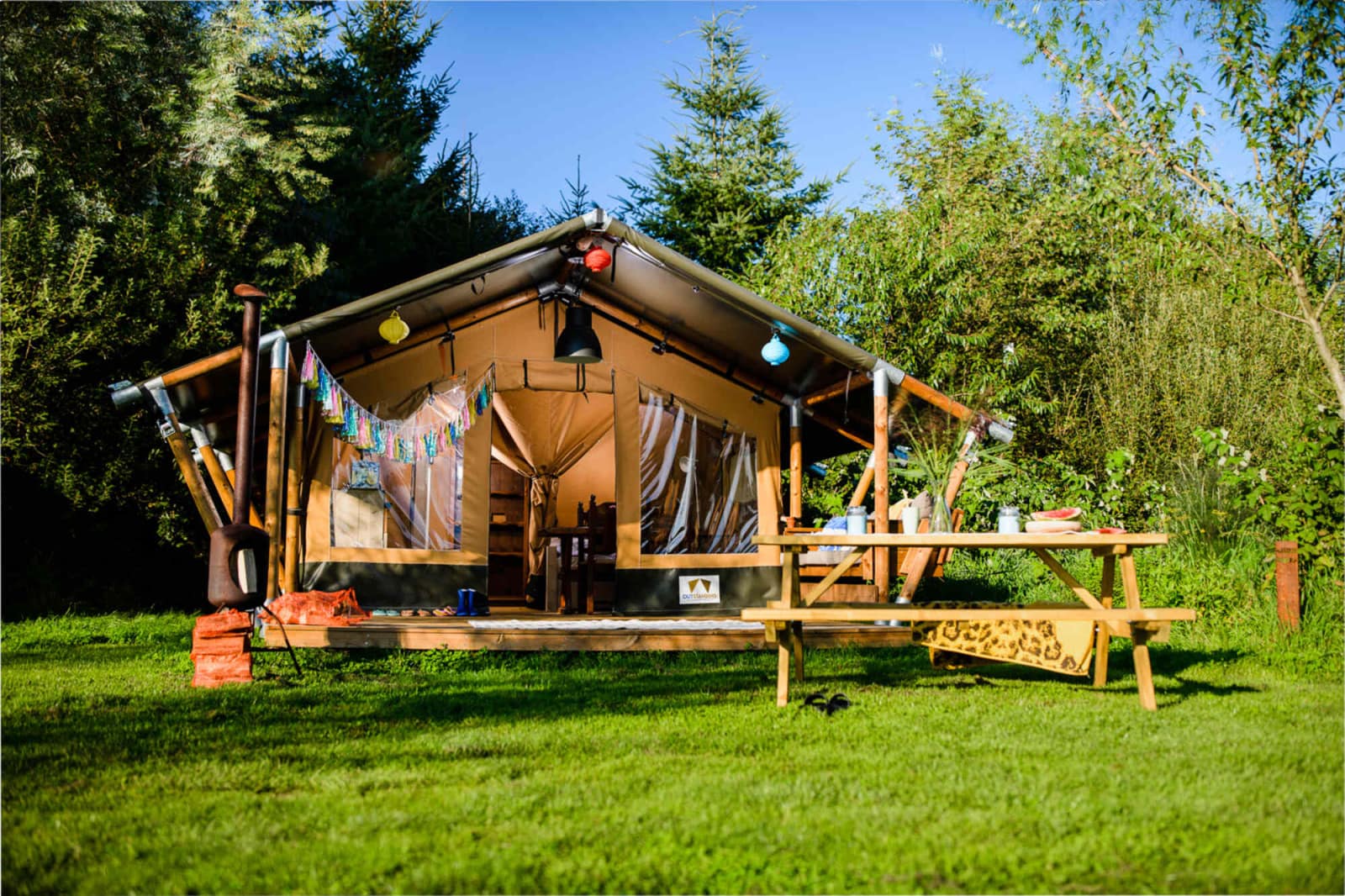 lodge-waku-ufo-netl-camping-kallumaan