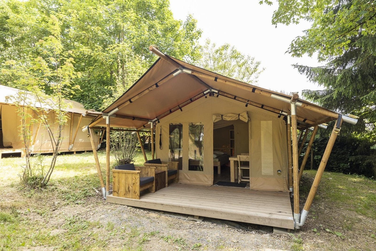 cover_230614_AntoineDeckers_CampingPetiteSuisse_LD_03