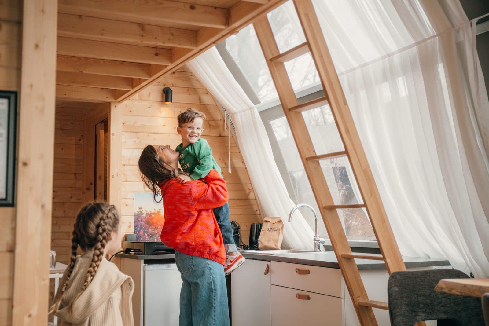 cover_Big_Oak_Tent_living11