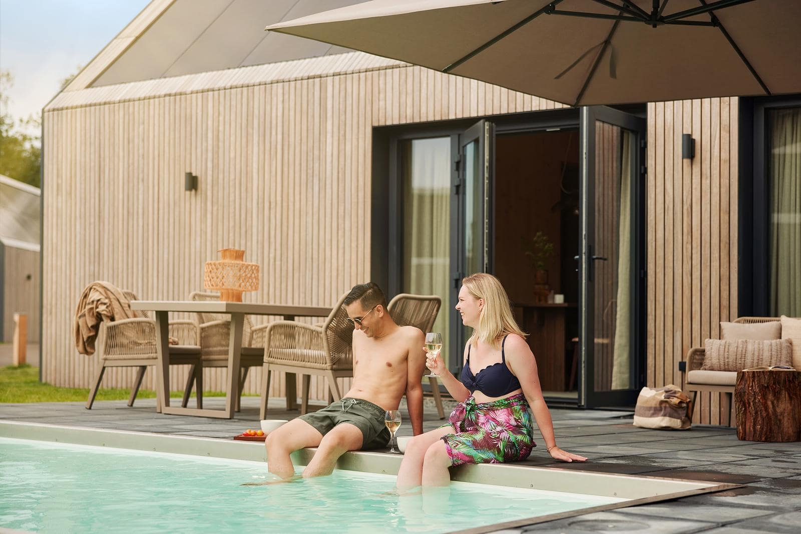 cover_Kopie_van_park_4persoons_exterieur_zwembad_met_model__4__40d016f9-1ed5-442e-9a92-e1d6b255fe25__1_