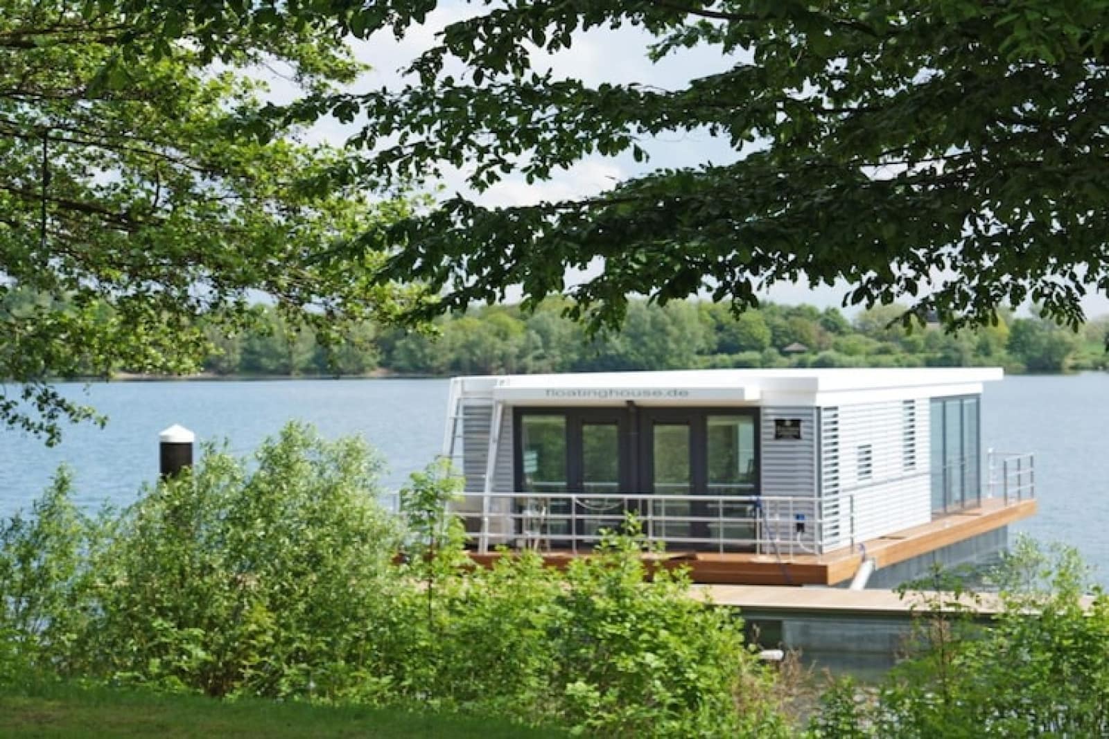 floating-44-boot-1-