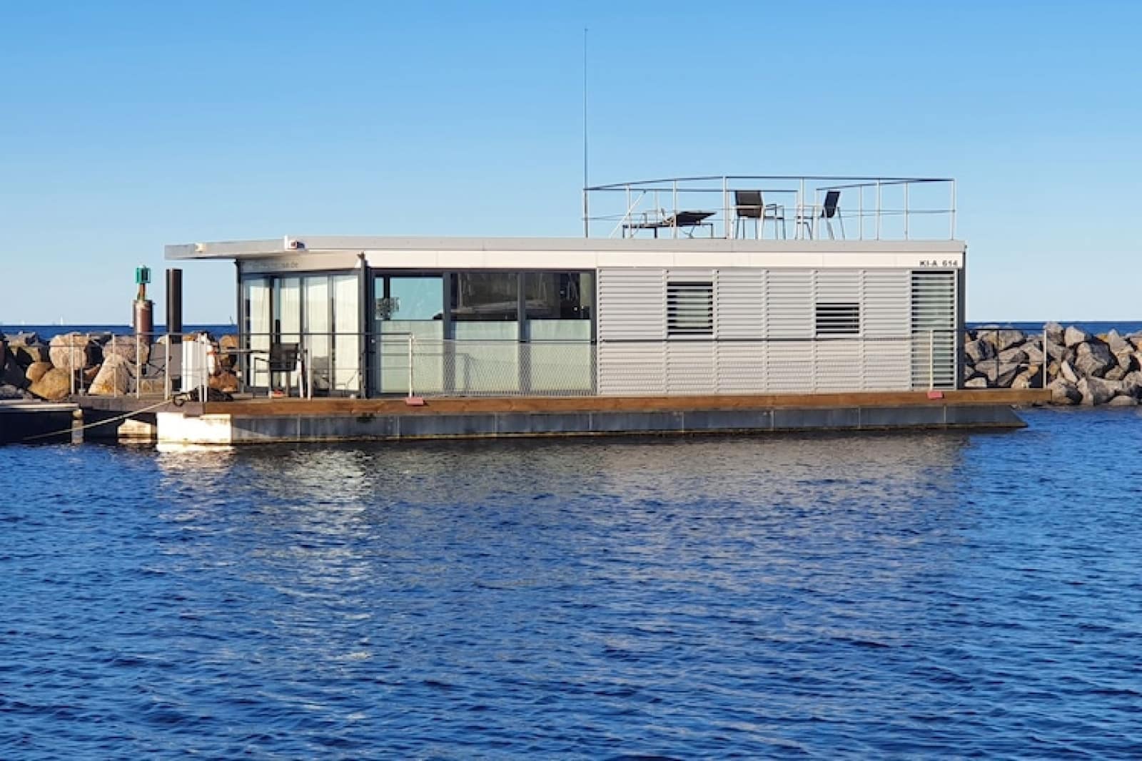 floating-44-boot-2-