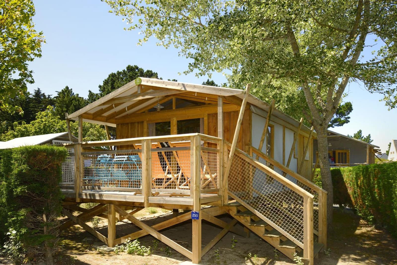 hut-sweetflower-premium-flower-camping-le-bois-damour