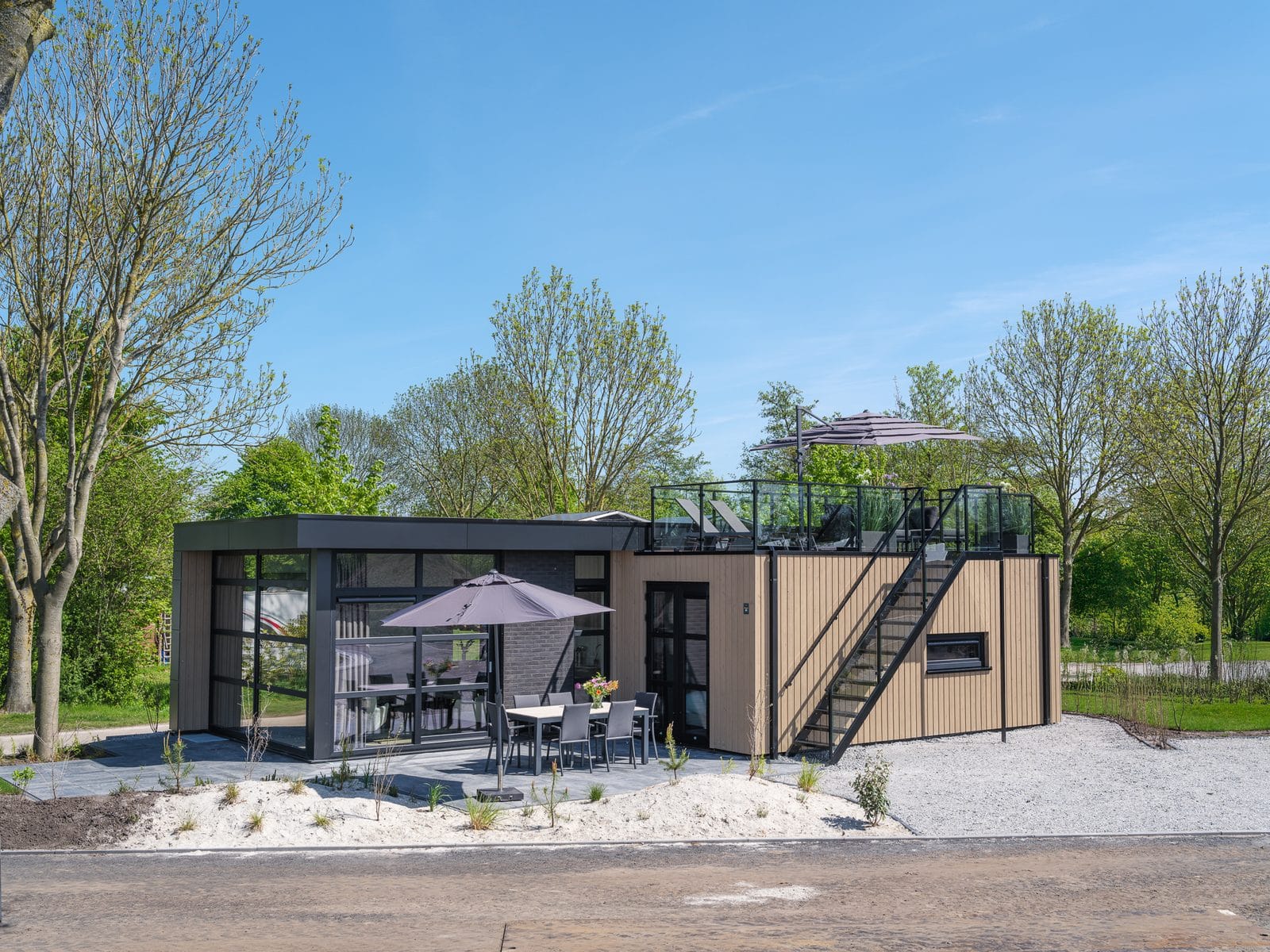 cover_HOOFDFOTO_-_20250430-DickRuumpolFotografie-MarinaPark_Beach_Resort_Soal-LR-059