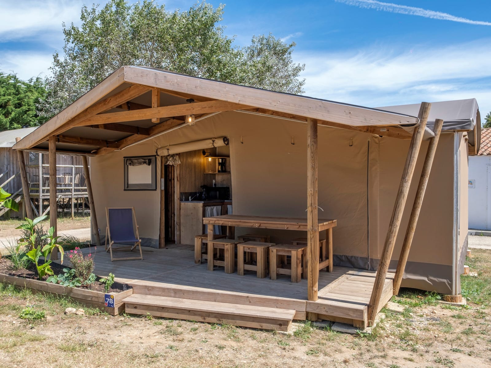 ecolodge-cabine-cotton-confort-flower-camping-les-ilates