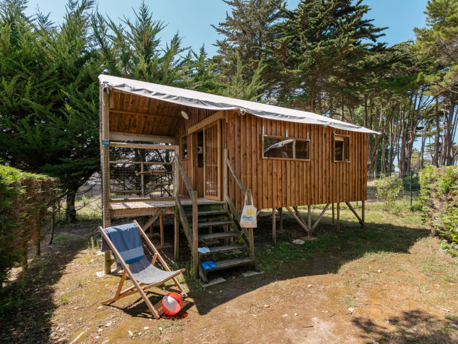 hut-lodge-standaard-flower-camping-le-bois-damour