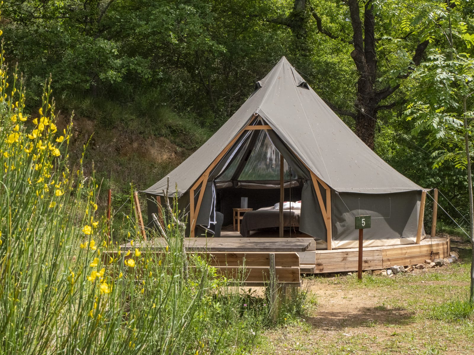 inuit-bos-tent-camping-des-randonneurs