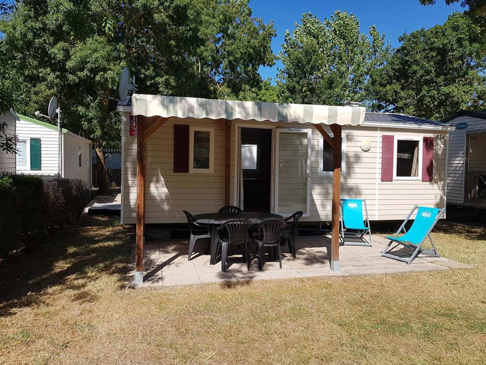 mobile-home-standard-landzijde-flower-camping-lescale-du-perthuis