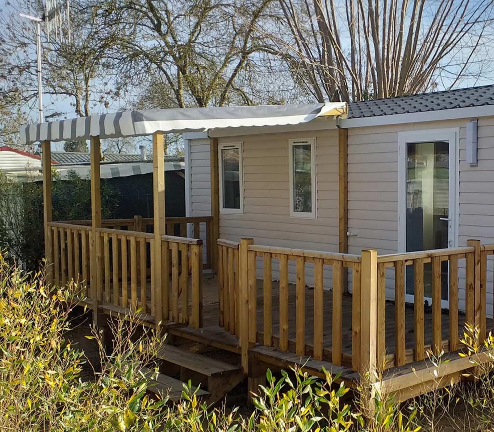 mobile-home-flower-camping-lescale-du-perthuis