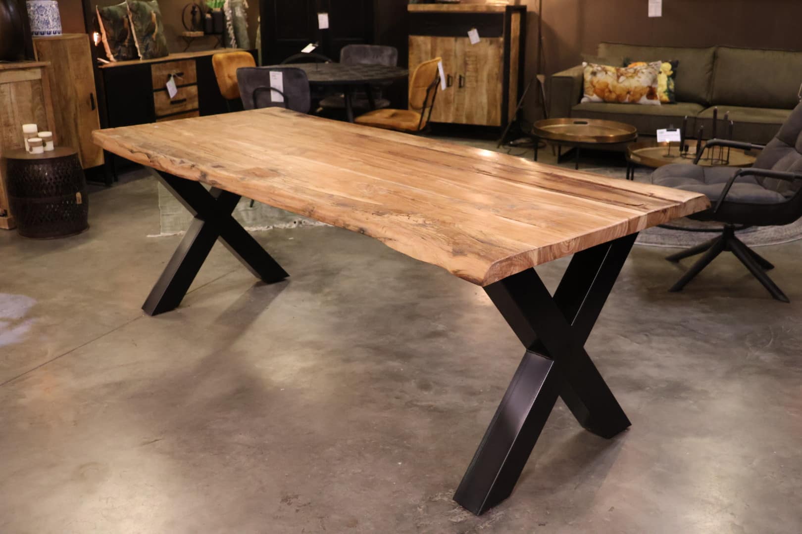 Old suar wood eettafel 240 cm - Afbeelding 2